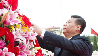 ��Ӣ�ۣ�ϰ��ƽ����˵